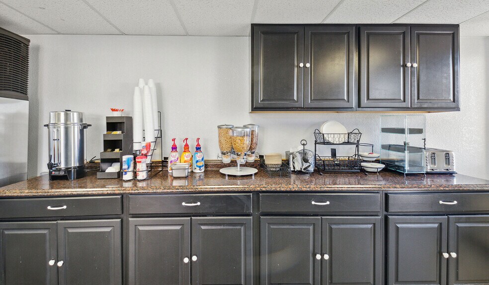 More Photos Of 754 Horizon Dr, Grand Junction Hotel For Sale