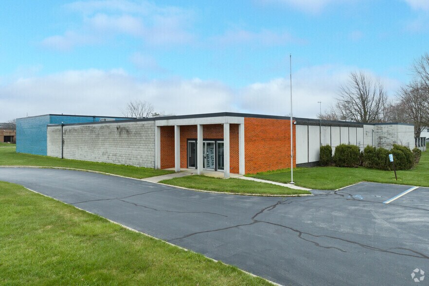 More Photos Of 300 E Poe Rd, Bowling Green Light Distribution For Lease