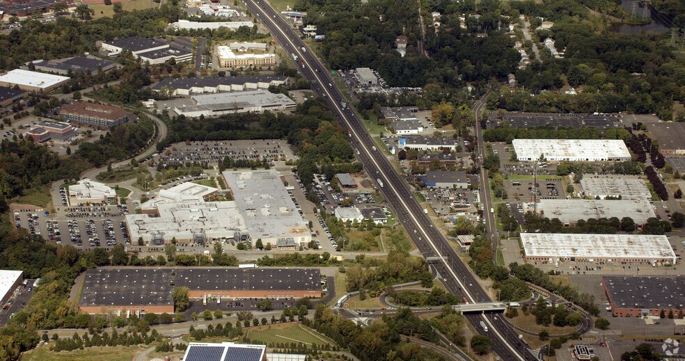 More Photos Of 380 State Rt 17, Mahwah Freestanding For Lease