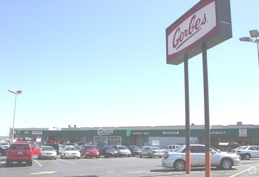 More Photos Of 2801-2805 W Truman Blvd, Jefferson City Drugstore For Sale