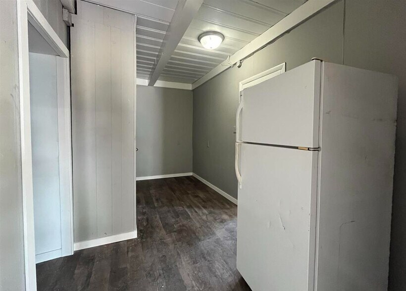 More Photos Of 421 E Moneta Ave, Peoria Heights Self Storage For Lease