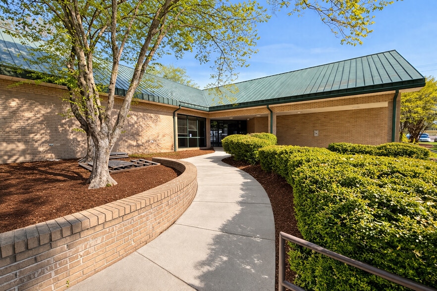More Photos Of 100 W Guilford St, Thomasville Office For Lease