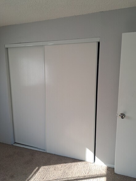 More Photos Of 1935 W Linden St, Riverside Apartments For Sale