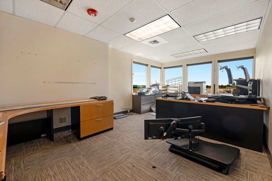 More Photos Of 10108 32nd Ave W, Everett Airplane Hangar For Lease
