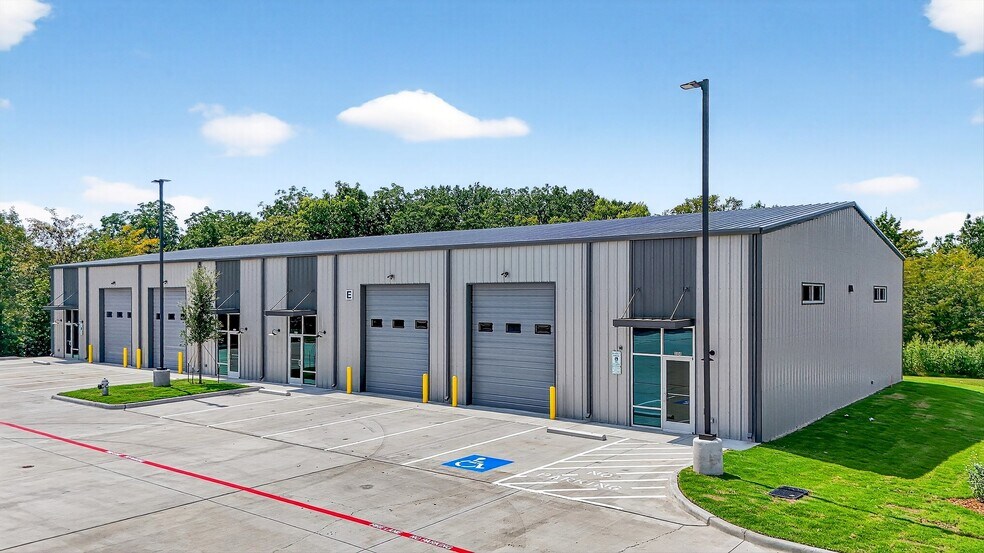 More Photos Of 304 Progress Dr, Sherman Warehouse For Sale