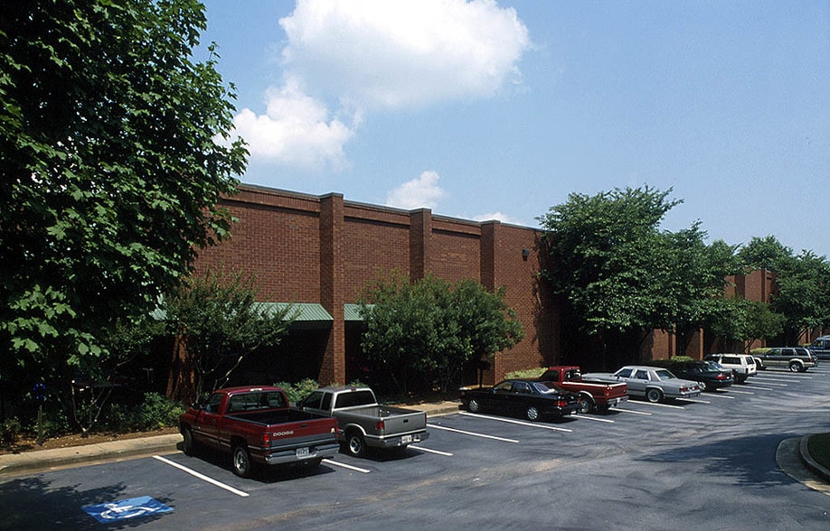More Photos Of 1100 Northmeadow Pky, Roswell Unknown For Lease