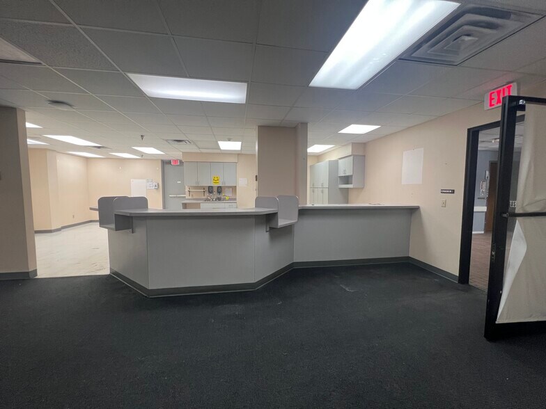 More Photos Of 420 Tamiami Trl S, Venice Medical For Sale