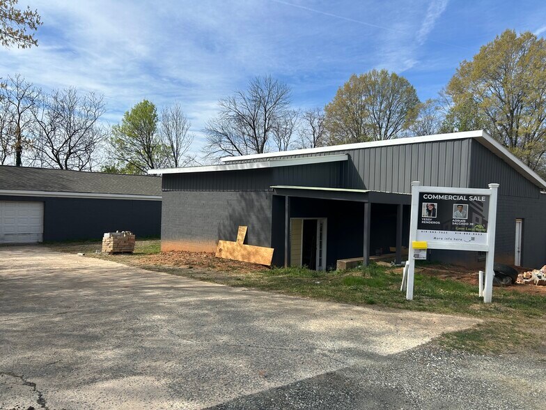 More Photos Of 300 Guthrie St, Graham Warehouse For Sale