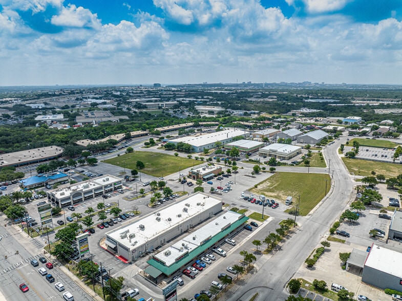 More Photos Of 5880 De Zavala Rd, San Antonio Fast Food For Sale
