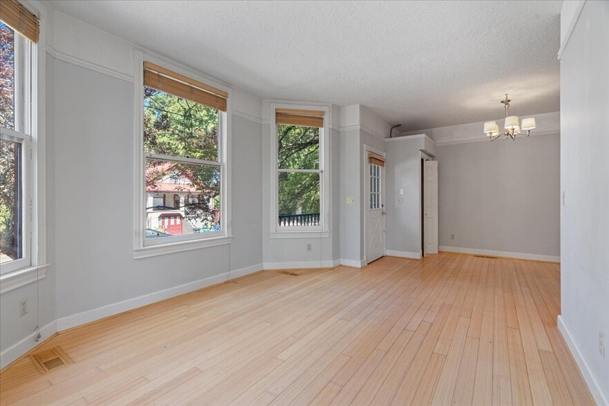 More Photos Of 2606 SE Pine St, Portland Apartments For Sale