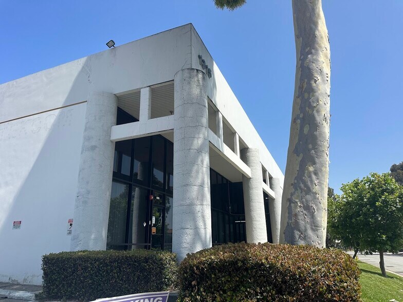 More Photos Of 1315 S Johnson Dr, City of Industry Warehouse For Lease