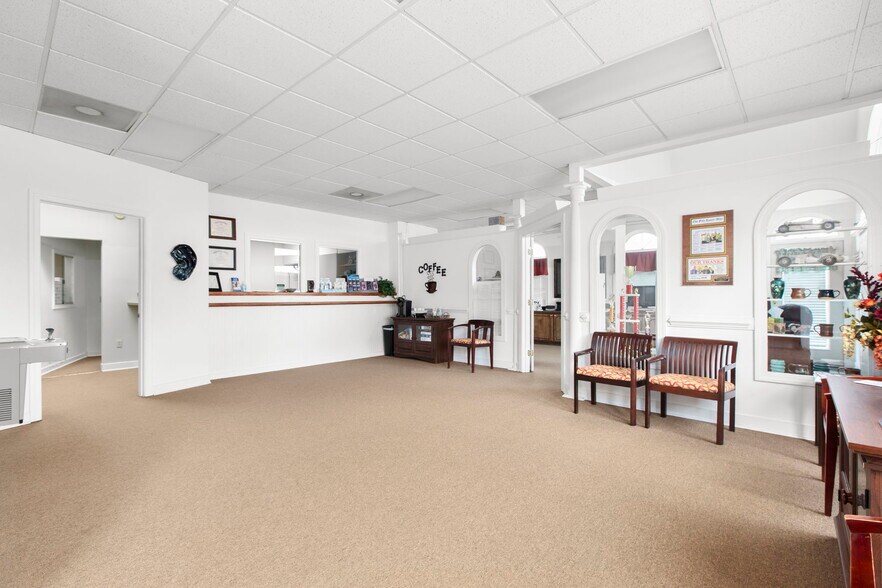 More Photos Of 3916 Plank Rd, Fredericksburg Office For Sale