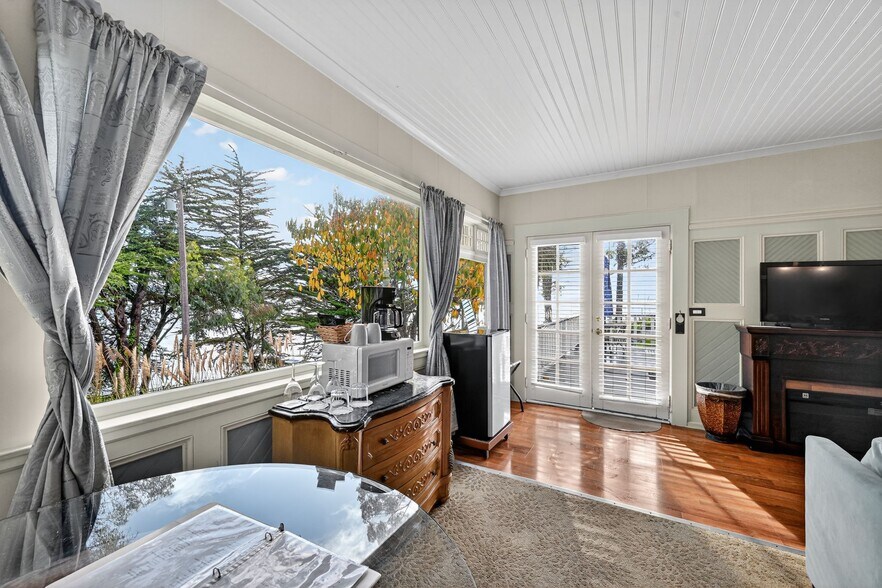 More Photos Of 620 El Salto Dr, Capitola Hospitality For Sale