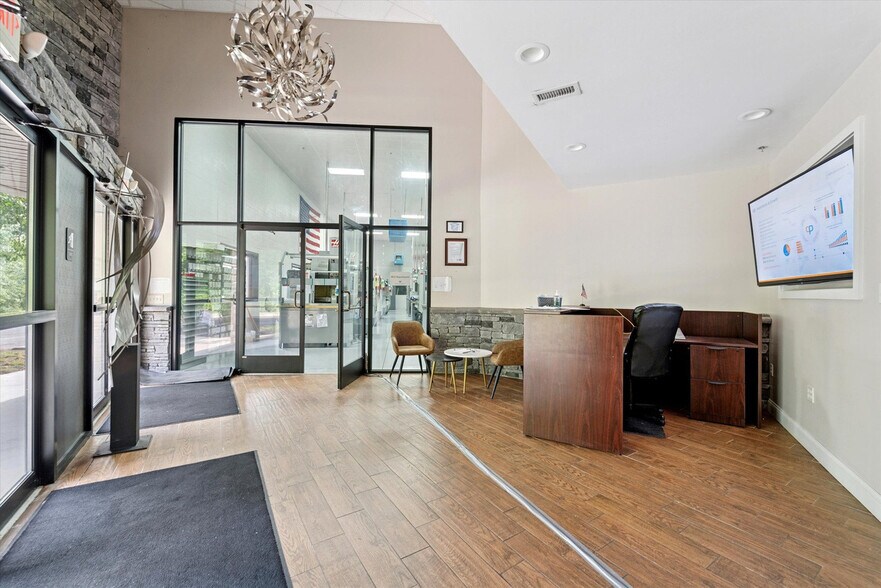 More Photos Of 301-315 Camars Dr, Warminster Township Light Manufacturing For Sale