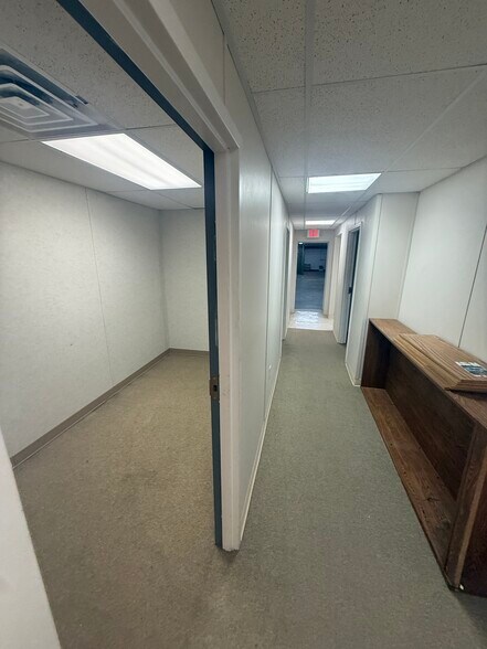 More Photos Of 5538 Maccorkle Ave SE, Charleston Office For Lease