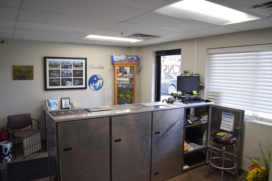 More Photos Of 520-536 W 66th St, Loveland Light Manufacturing For Sale