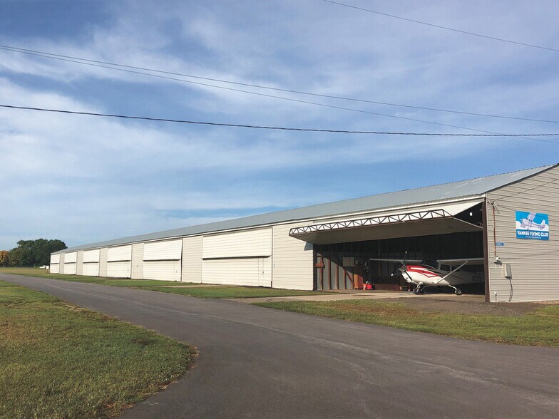 Primary Photo Of 5800 Crystal Airport Rd, Crystal Airplane Hangar For Sale