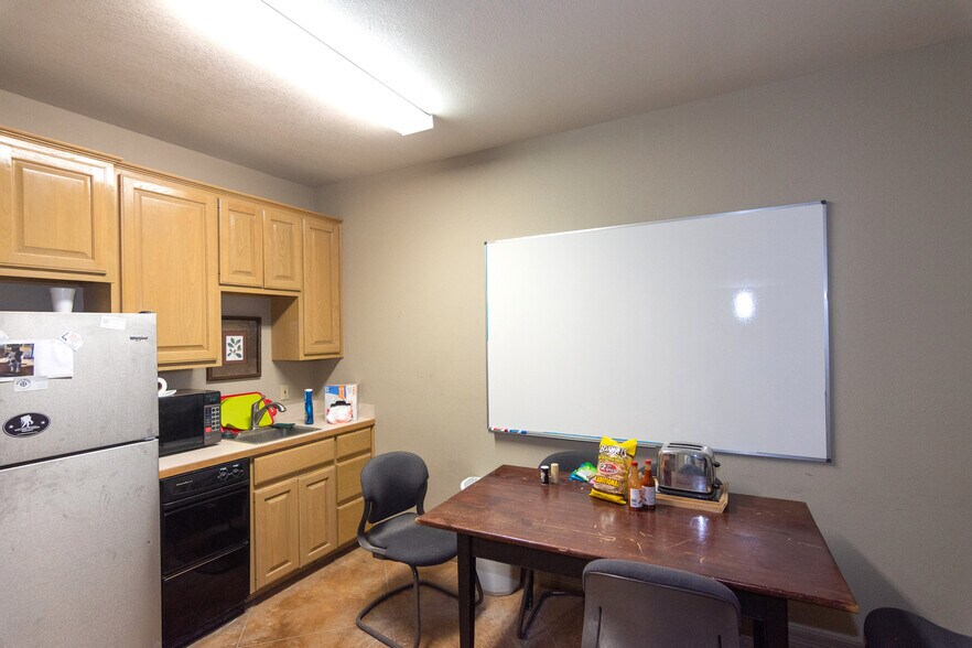 More Photos Of 2520 W Highway 290, Dripping Springs Light Manufacturing For Sale