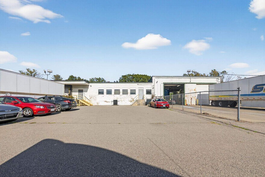 More Photos Of 42 Verbraska Ave, Amsterdam Distribution For Sale