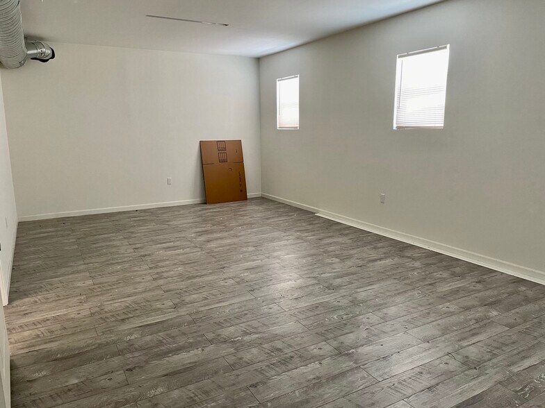 More Photos Of 827 E Jefferson Blvd, Los Angeles Light Manufacturing For Lease