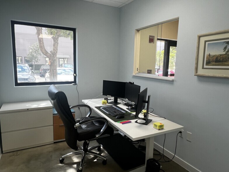 More Photos Of 35 SW 12th Ave, Dania Beach Distribution For Sale