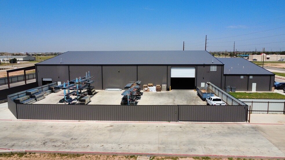 More Photos Of 3221 114th St, Lubbock Light Distribution For Sale