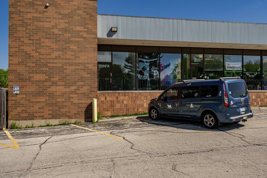 More Photos Of 3702-3748 N Main St, Rockford Storefront For Lease
