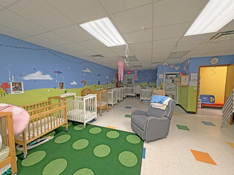 More Photos Of 2 Westwood Dr, Steeleville General Retail For Sale