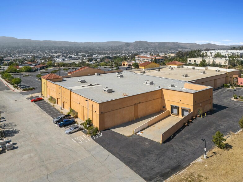 More Photos Of 1189 Simi Town Center Way, Simi Valley Freestanding For Lease