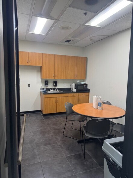 More Photos Of 4625 Wible Rd, Bakersfield Auto Dealership For Lease