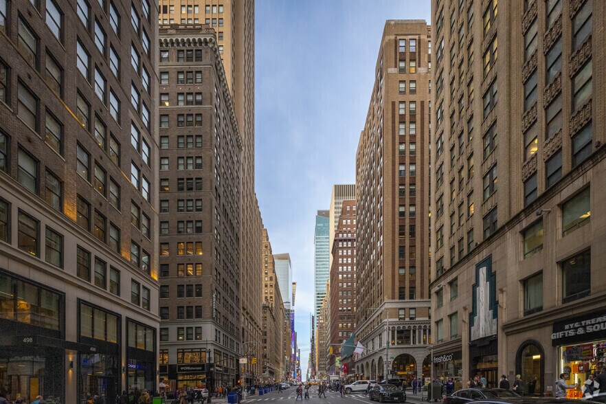 More Photos Of 501 Fashion Ave, New York Office For Lease