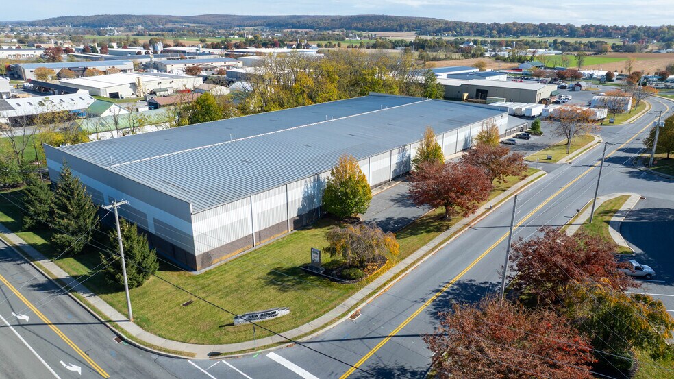 More Photos Of 300 Commerce Dr, New Holland Distribution For Lease