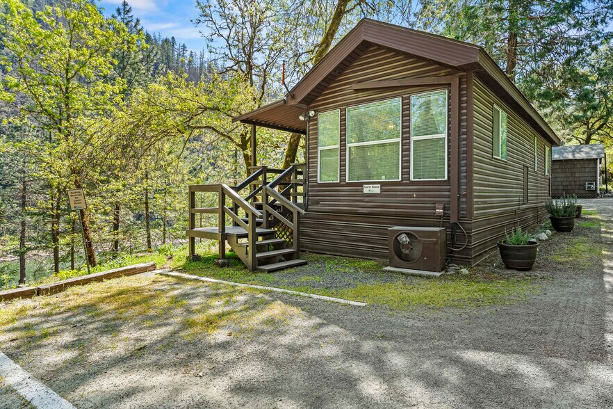 More Photos Of 11744 Galice Rd, Merlin Hotel For Sale