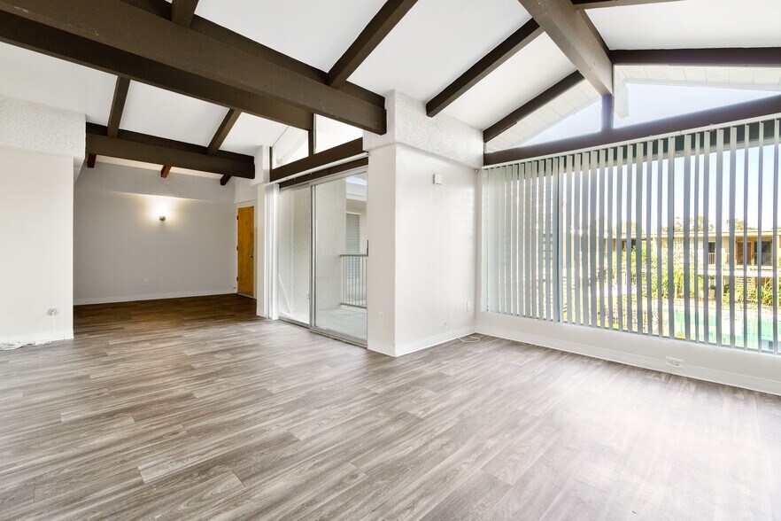 More Photos Of 5055 73rd St, San Diego Apartments For Sale