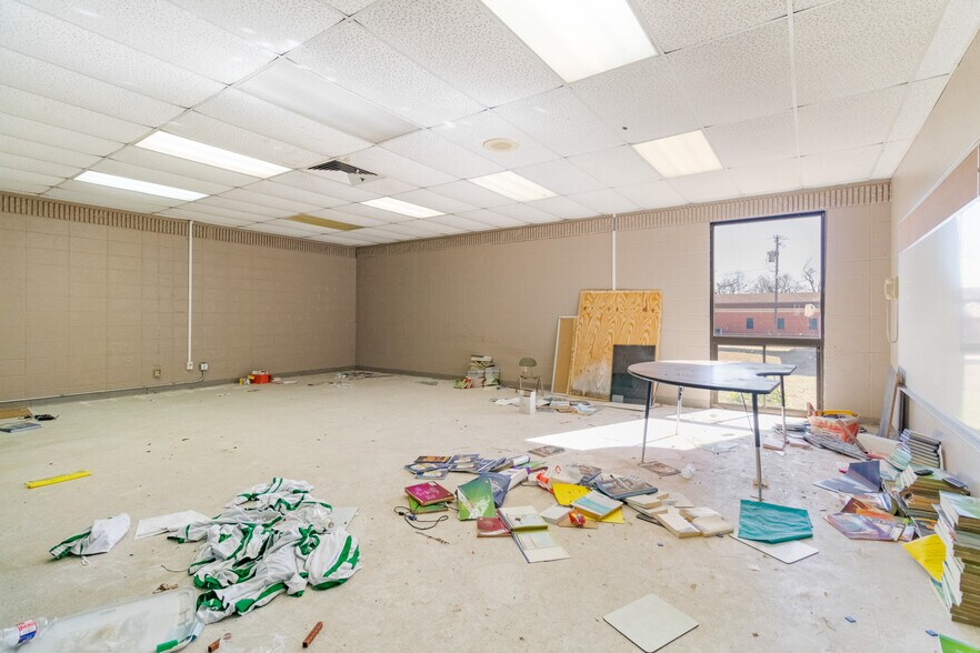 More Photos Of 214 N School St, Winfield Light Distribution For Sale