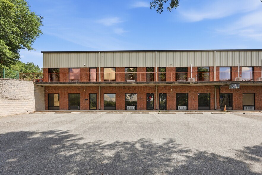 Primary Photo Of 30924 Suneagle Dr, Mount Dora Warehouse For Sale