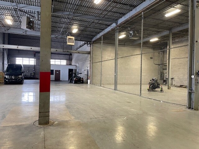 More Photos Of 543 W Algonquin Rd, Arlington Heights Warehouse For Sale