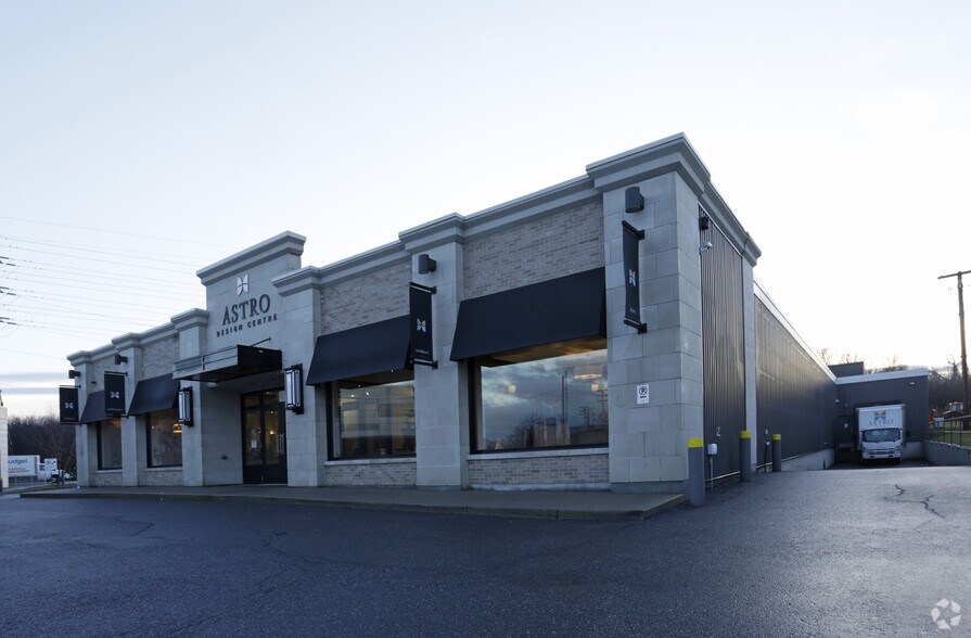 More Photos Of 1818 Woodward Dr, Ottawa Showroom For Lease