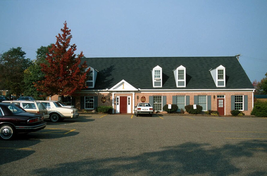 Primary Photo Of 512 E Washington St, Chagrin Falls Office For Lease