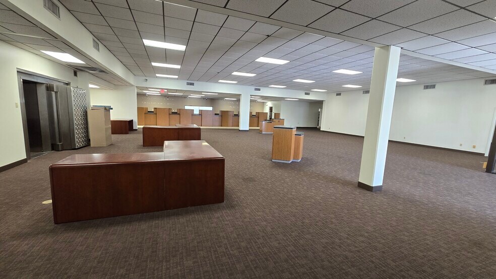 More Photos Of 8181 54th Ave N, Saint Petersburg Office For Lease