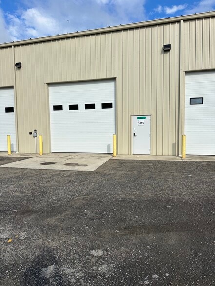 More Photos Of 141 Ward Ave, Moosup Industrial For Lease