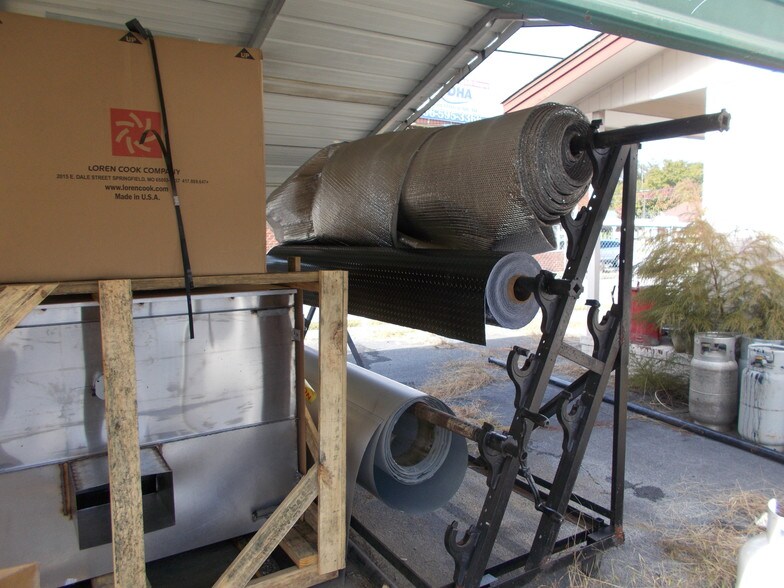 More Photos Of 225 W Hill St, Thomson Industrial For Sale