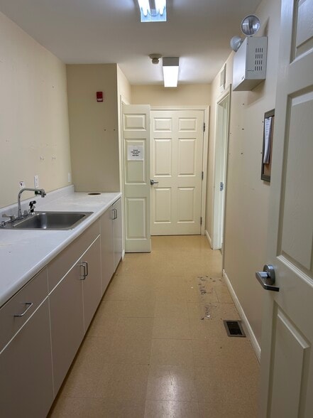 More Photos Of 292 South St, Blue Hill Office For Lease