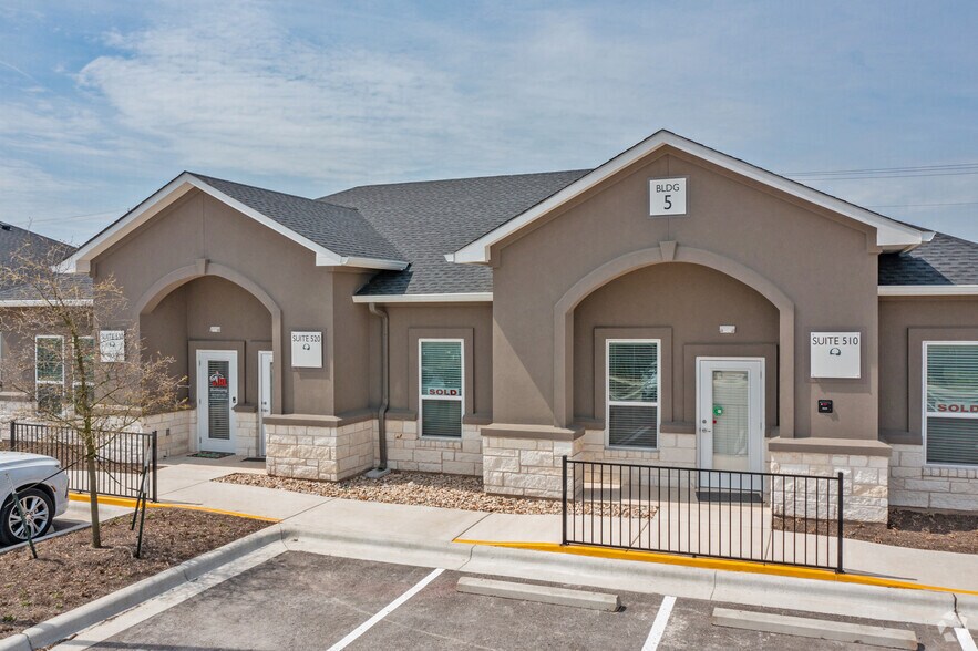 More Photos Of 660 S Bagdad Rd, Leander Office For Sale