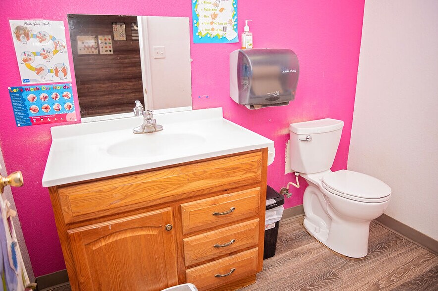 More Photos Of 500 N Main St, Denver City Office For Sale