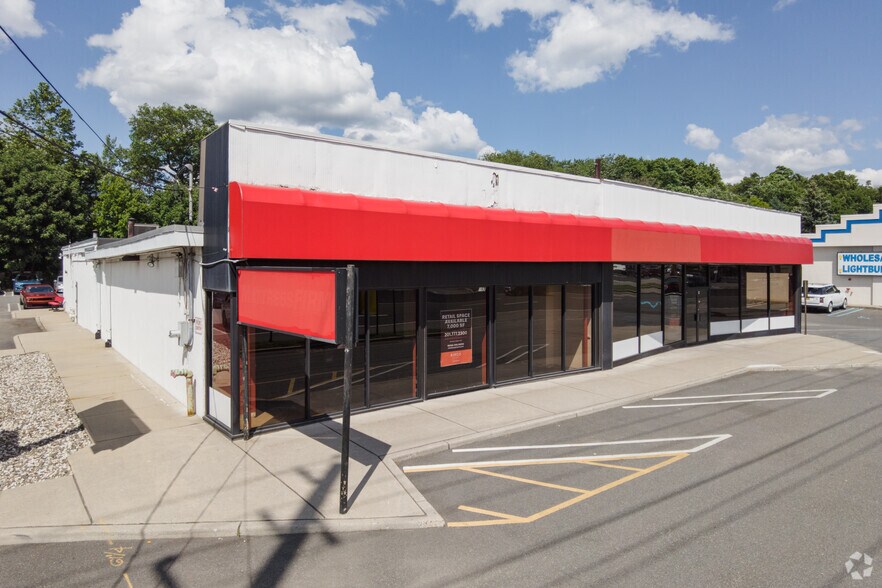 More Photos Of 165-167 W State Rt 4, Paramus Storefront For Lease