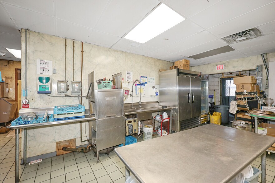More Photos Of 128 Maple St, Manchester Restaurant For Sale