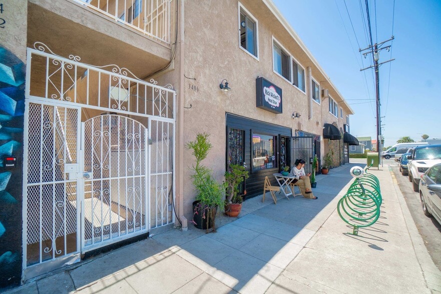 More Photos Of 1090 Redondo Ave, Long Beach Storefront Retail Residential For Sale