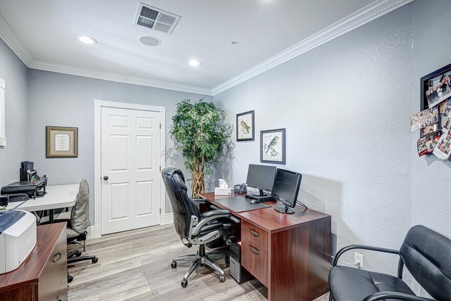 More Photos Of 8330 Brentwood Blvd, Brentwood Medical For Lease