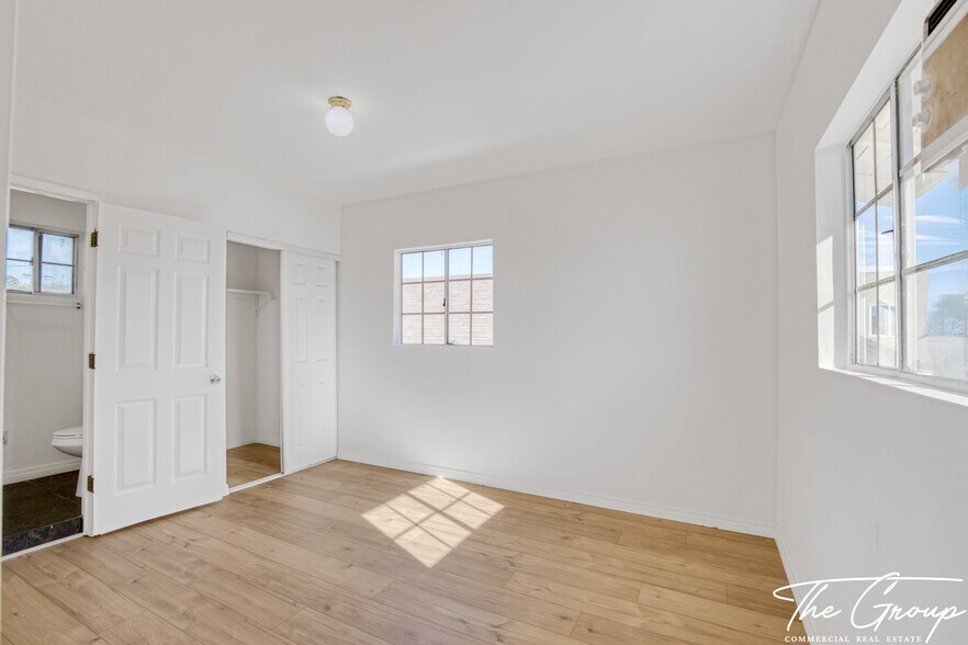 More Photos Of 856 W 47th St, Los Angeles Multifamily For Sale